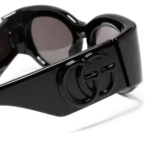 GUCCI RUNWAY Stylish Black Sunglasses - Picture 5 of 9